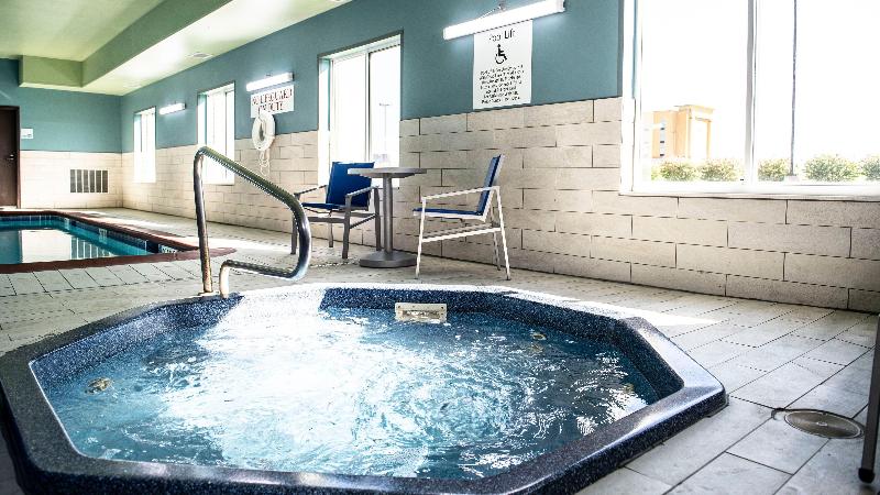Holiday Inn Express & Suites Sedalia By IHG image