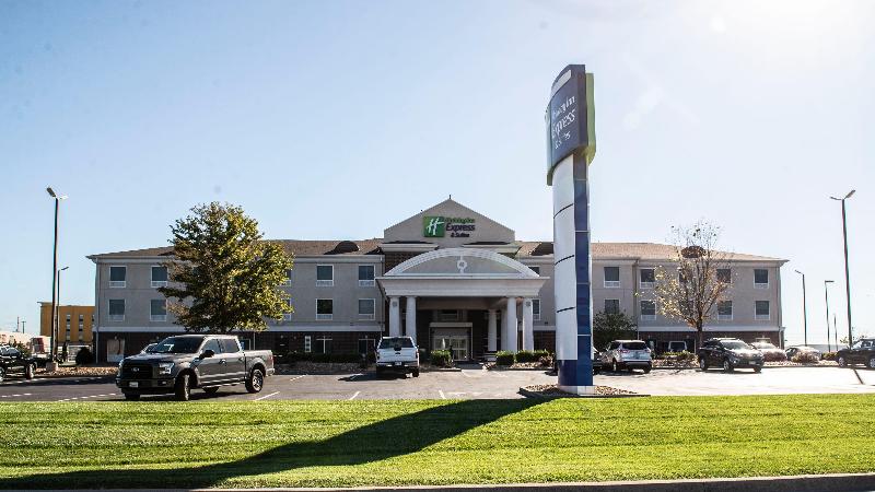 Holiday Inn Express & Suites Sedalia By IHG image