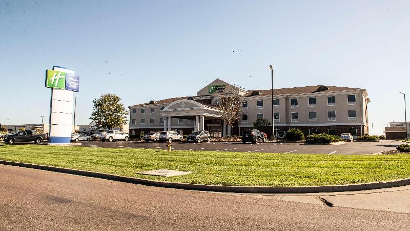 Holiday Inn Express & Suites Sedalia By IHG image