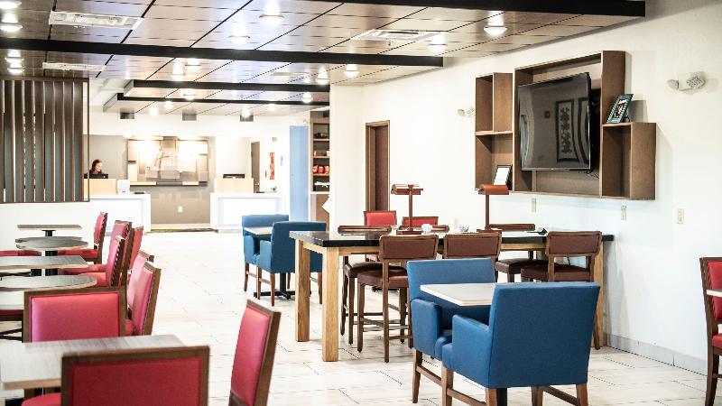 Holiday Inn Express & Suites Sedalia By IHG image