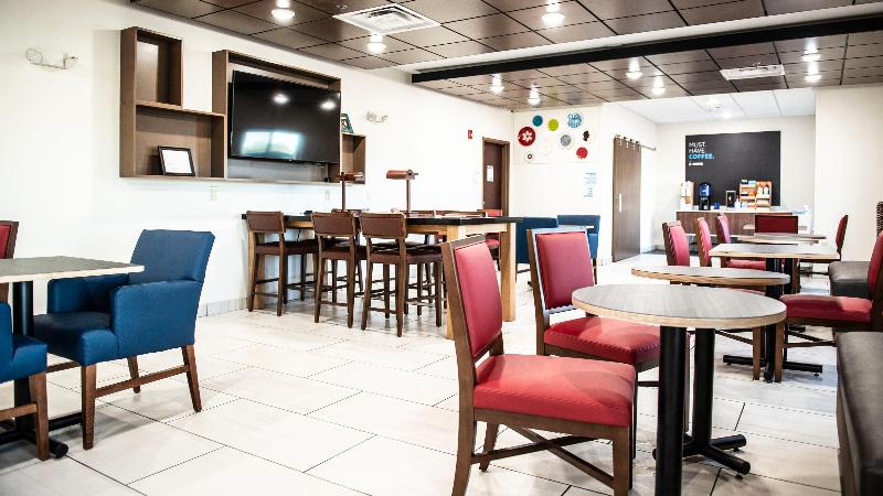 Holiday Inn Express & Suites Sedalia By IHG image
