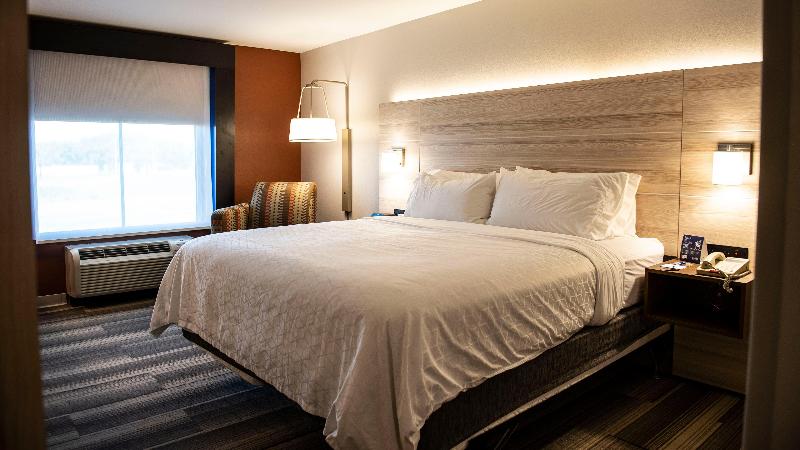 Holiday Inn Express & Suites Sedalia By IHG photo 23