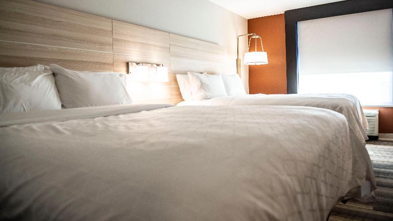 Holiday Inn Express & Suites Sedalia By IHG photo 16
