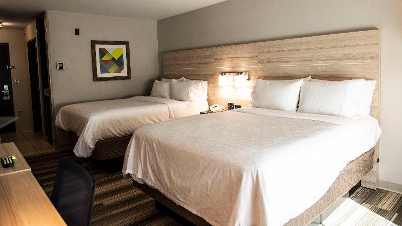 Holiday Inn Express & Suites Sedalia By IHG photo 17