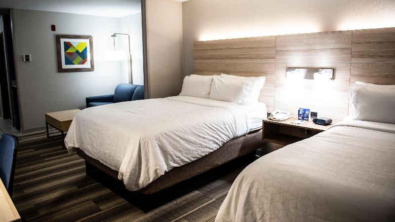 Holiday Inn Express & Suites Sedalia By IHG image