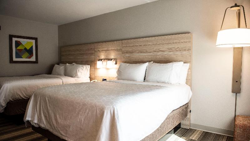Holiday Inn Express & Suites Sedalia By IHG image