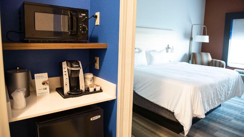 Holiday Inn Express & Suites Sedalia By IHG image