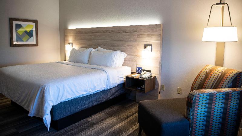 Holiday Inn Express & Suites Sedalia By IHG image