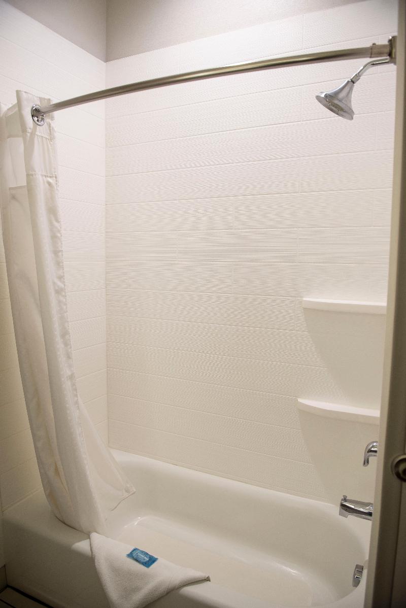 Holiday Inn Express & Suites Sedalia By IHG image