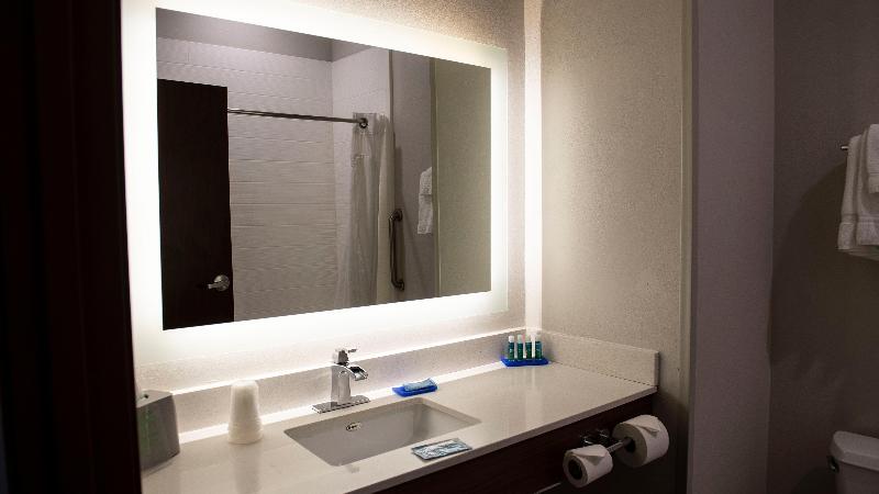 Holiday Inn Express & Suites Sedalia By IHG image