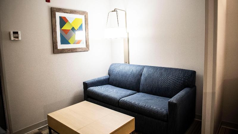 Holiday Inn Express & Suites Sedalia By IHG image