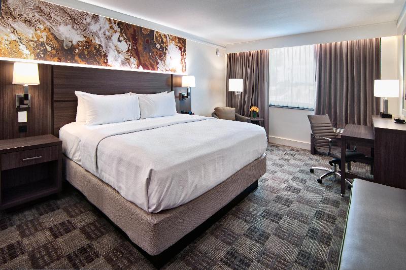 Crowne Plaza Executive Center Baton Rouge By IHG image