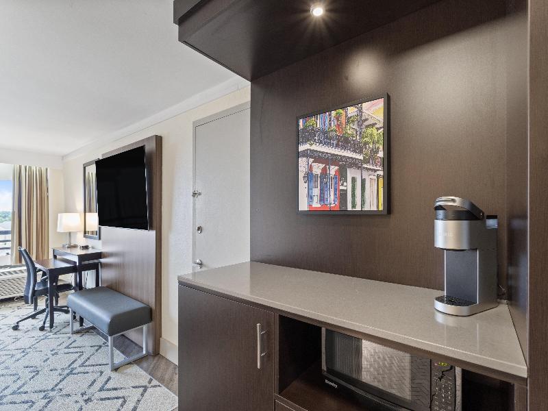Crowne Plaza Executive Center Baton Rouge By IHG image