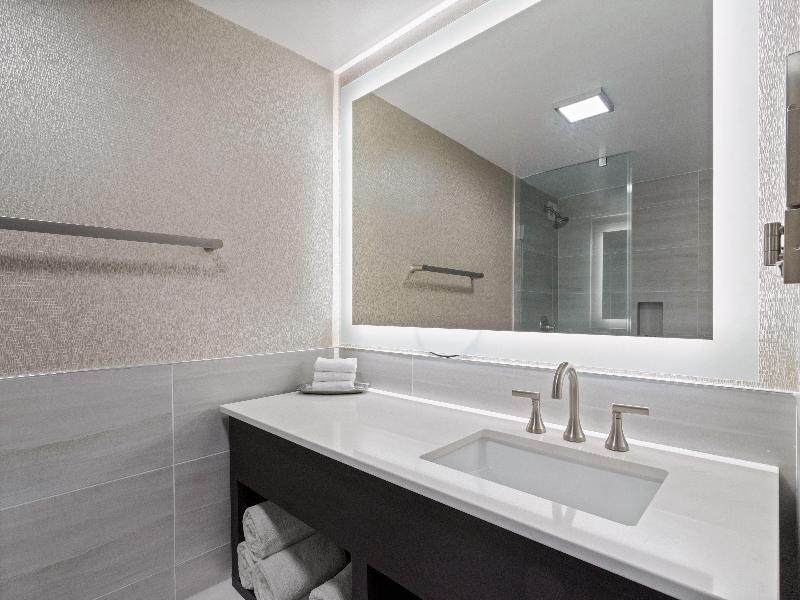 Crowne Plaza Executive Center Baton Rouge By IHG image