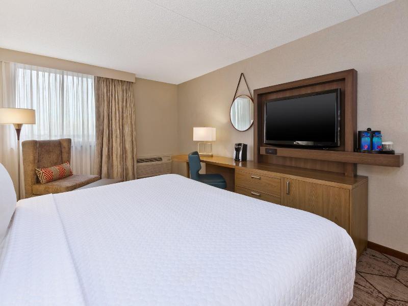 Crowne Plaza Columbus North Worthington image