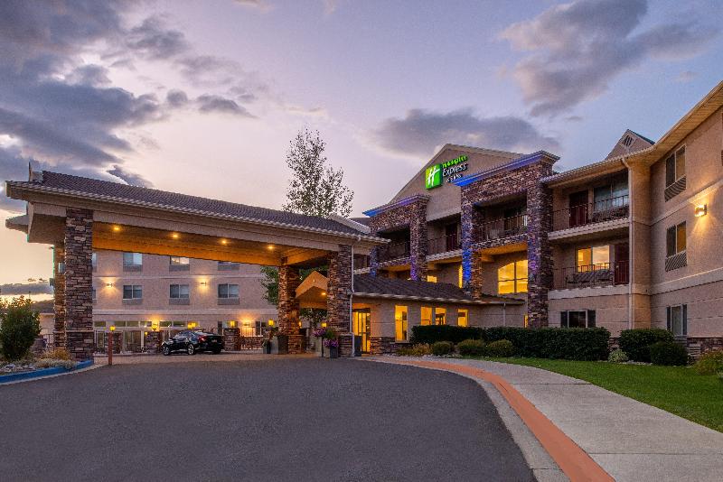 Holiday Inn Express & Suites Gunnison By IHG image