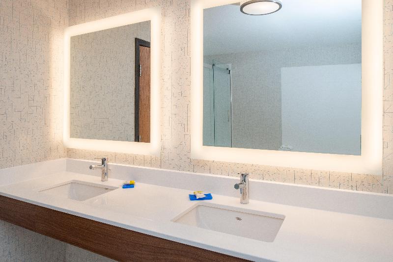 Holiday Inn Express & Suites Gunnison By IHG image