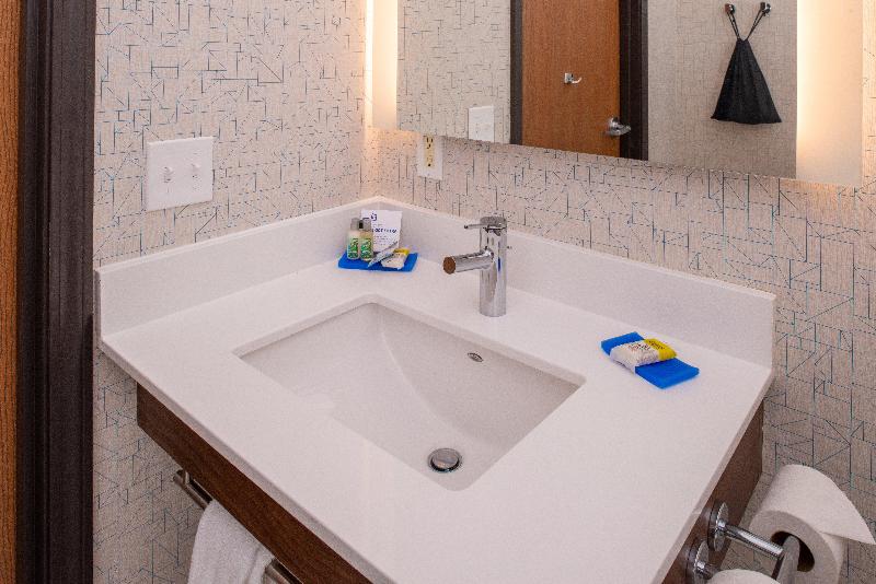 Holiday Inn Express & Suites Gunnison By IHG image