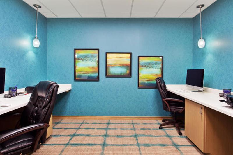 Holiday Inn Express and Suites Warner Robins North