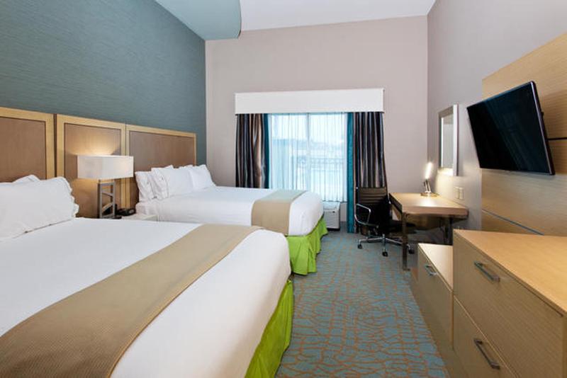 Holiday Inn Express and Suites Warner Robins North 5