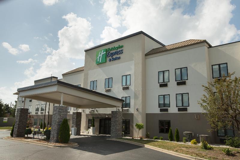 Holiday Inn Express and Suites Madison