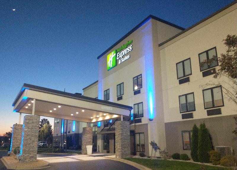 Holiday Inn Express & Suites Madison By IHG image