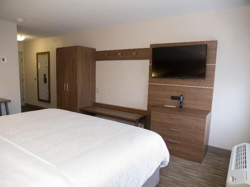 Holiday Inn Express & Suites Madison By IHG image