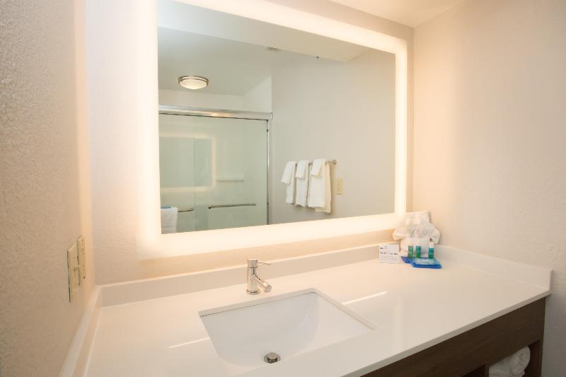 Holiday Inn Express & Suites Madison By IHG image