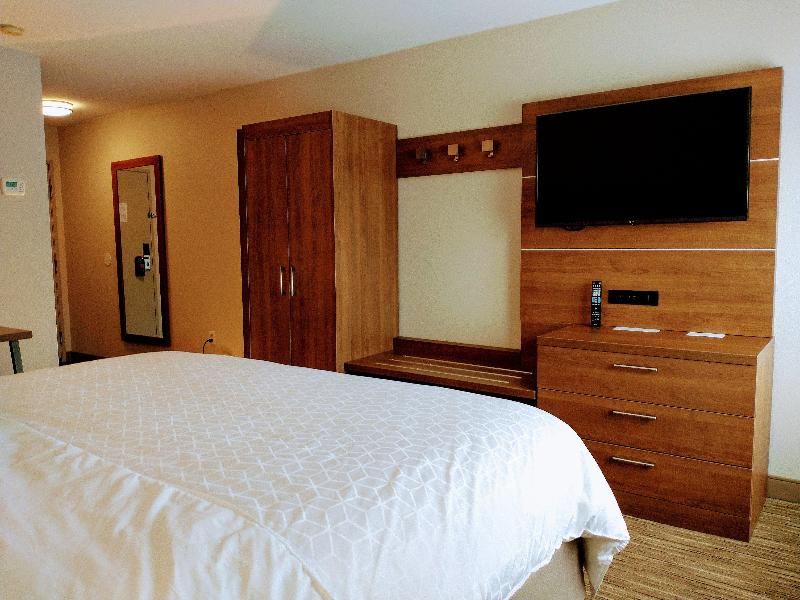 Holiday Inn Express & Suites Madison By IHG image