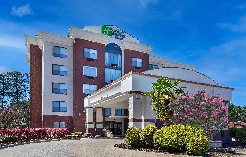 Holiday Inn Express and Suites Birmingham Invernes