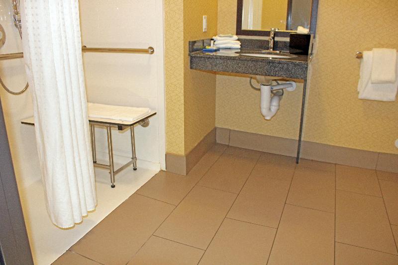 Holiday Inn Express Suites Bakersfield Airport IHG 4