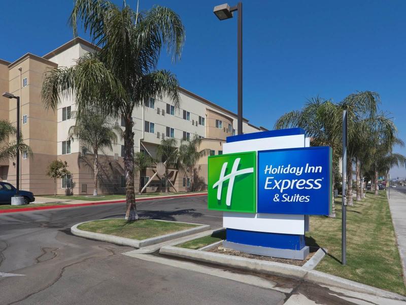 Holiday Inn Express and Suites Bakersfield Central