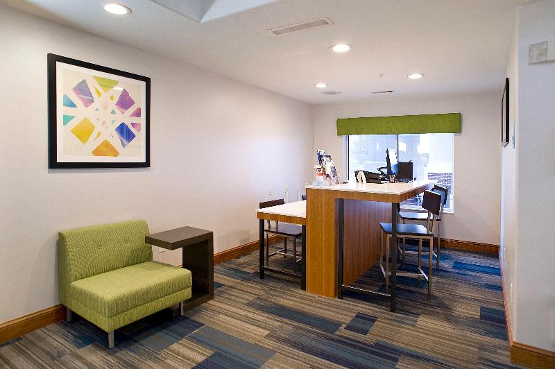 Garner Hotel Brookings By IHG image