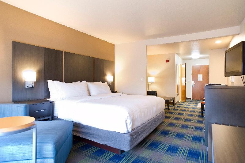 Garner Hotel Brookings By IHG image