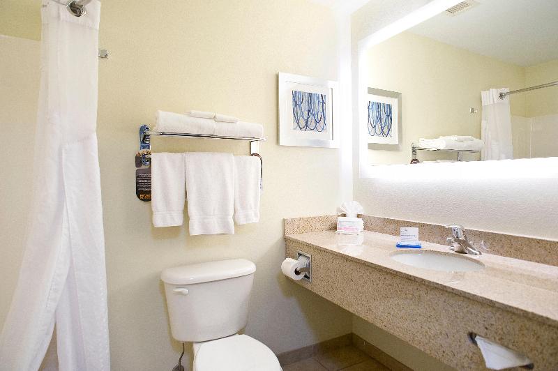 Garner Hotel Brookings By IHG image