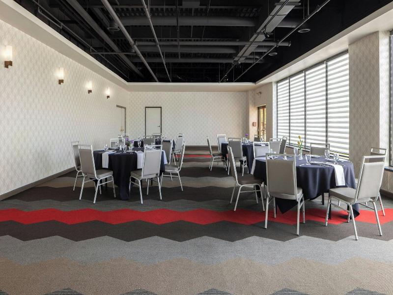 Four Points by Sheraton Detroit Novi image