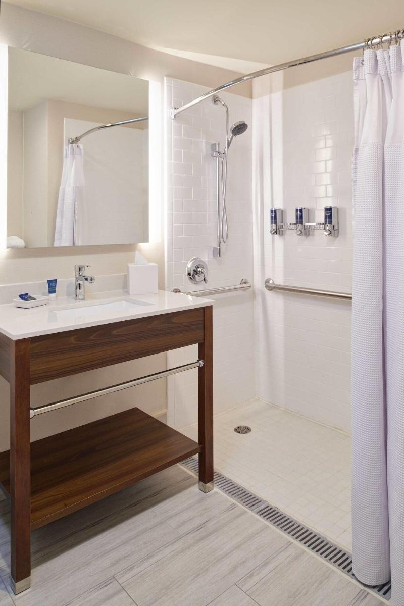 Four Points by Sheraton Detroit Novi image
