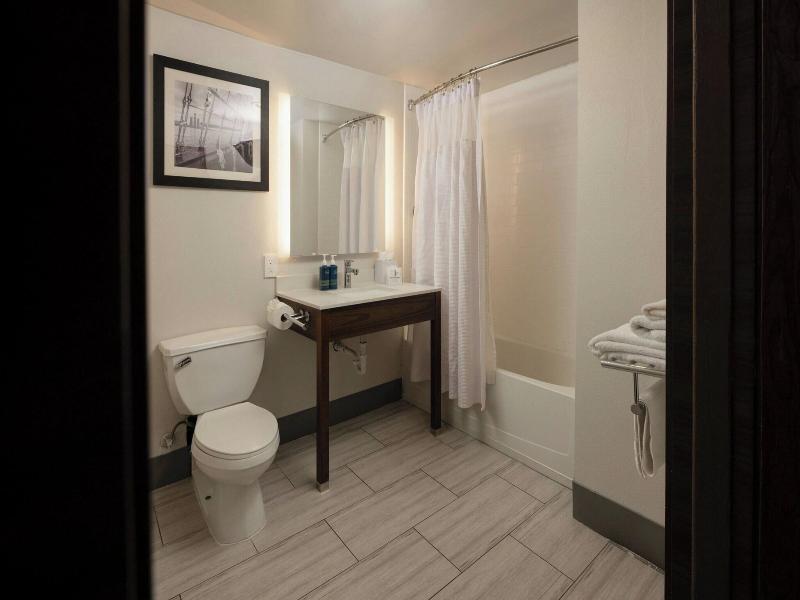 Four Points by Sheraton Detroit Novi image
