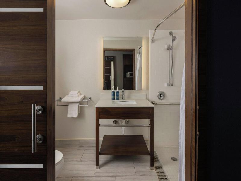 Four Points by Sheraton Detroit Novi image