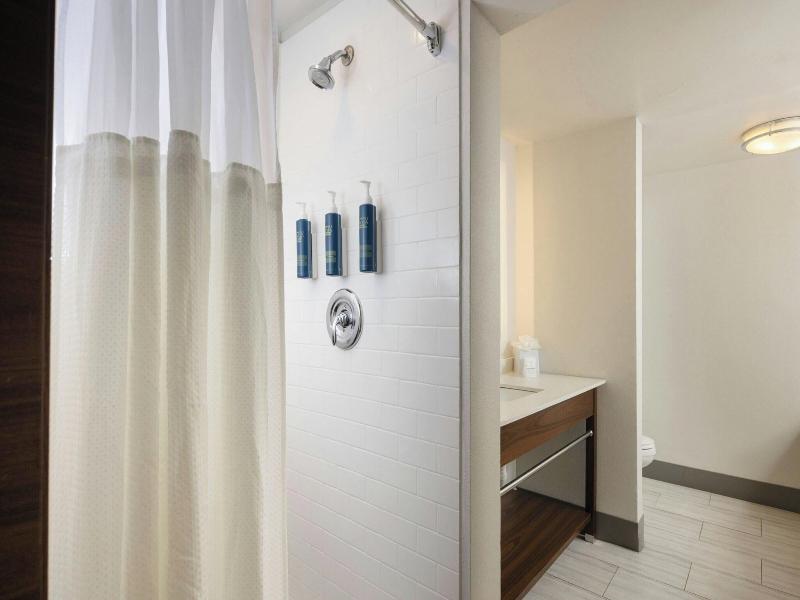 Four Points by Sheraton Detroit Novi image