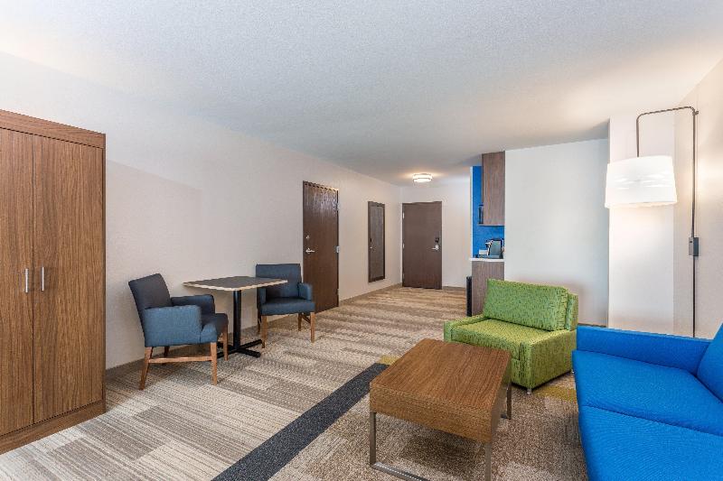 Holiday Inn Express and Suites Eau Claire North photo 21