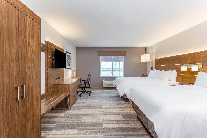 Holiday Inn Express and Suites Eau Claire North photo 10