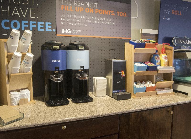 Holiday Inn Express & Suites Sharon-Hermitage IHG image