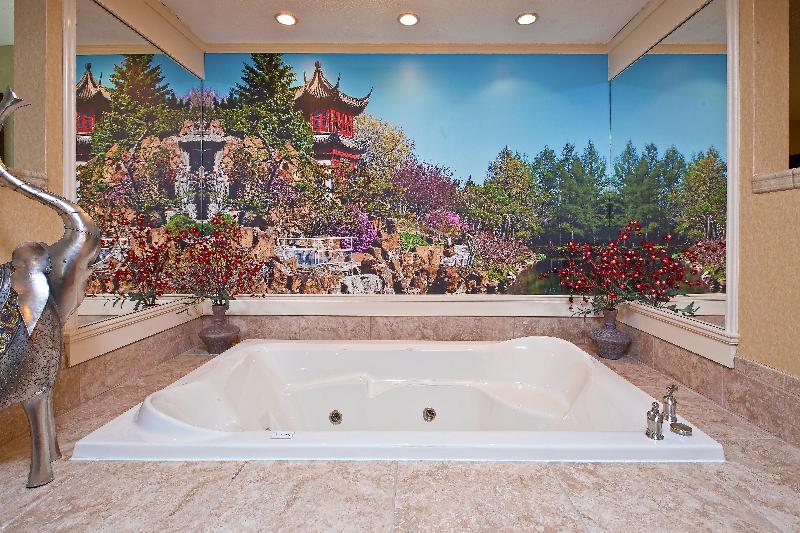 Holiday Inn Express & Suites Sharon-Hermitage IHG image