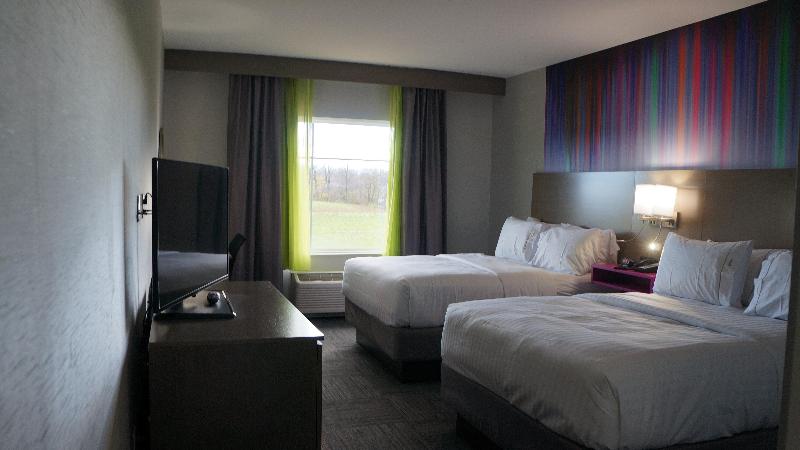 Holiday Inn Express and Suites Shippensburg photo 14