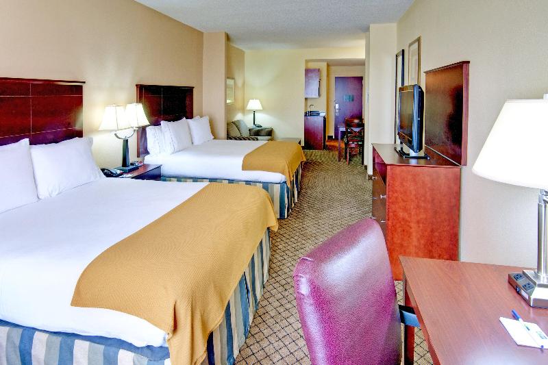 Holiday Inn Express and Suites Millington Memphis