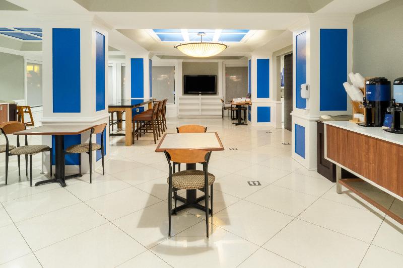 Holiday Inn Express & Suites Magee photo 2