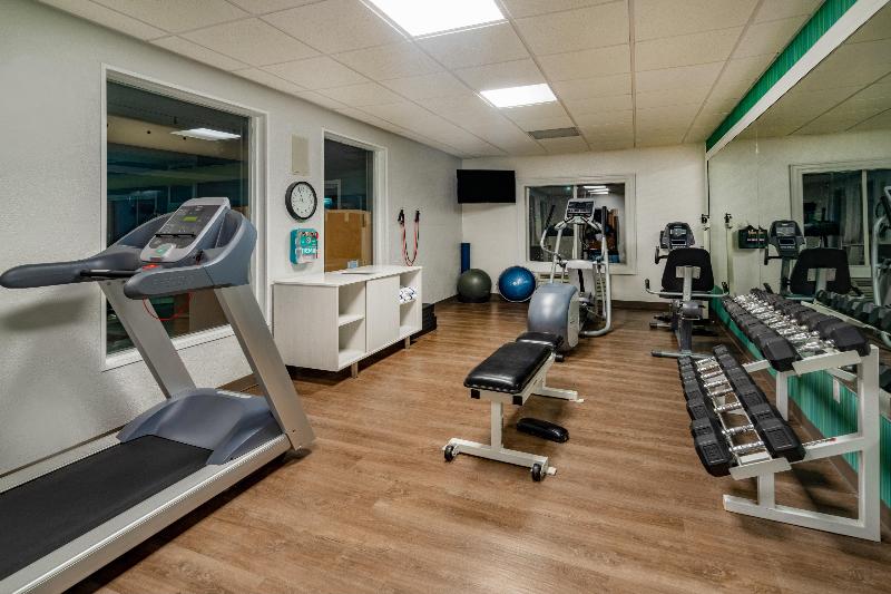 Holiday Inn Express & Suites Magee photo 3