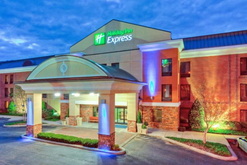 Holiday Inn Express and Suites Brentwood North Nas