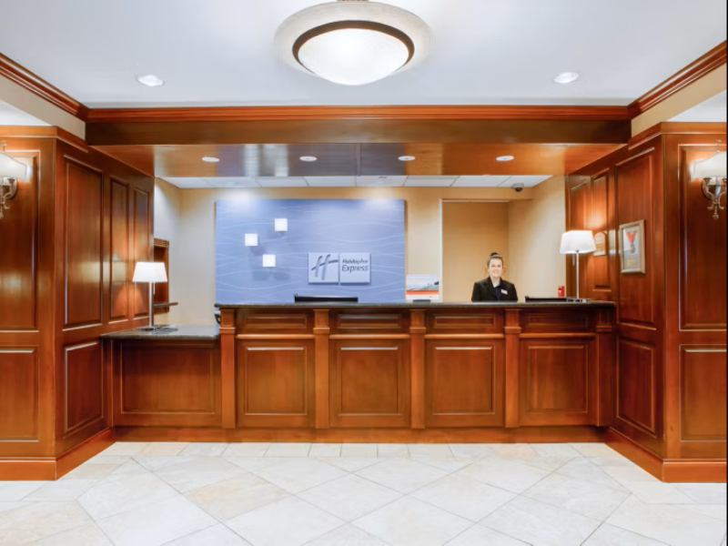 Holiday Inn Express and Suites Bloomington image